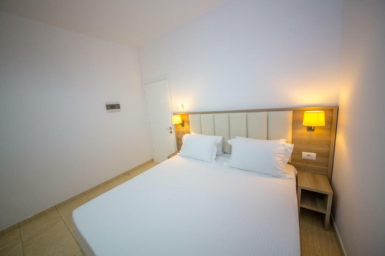 Hotel Alina Саранда Экстерьер фото