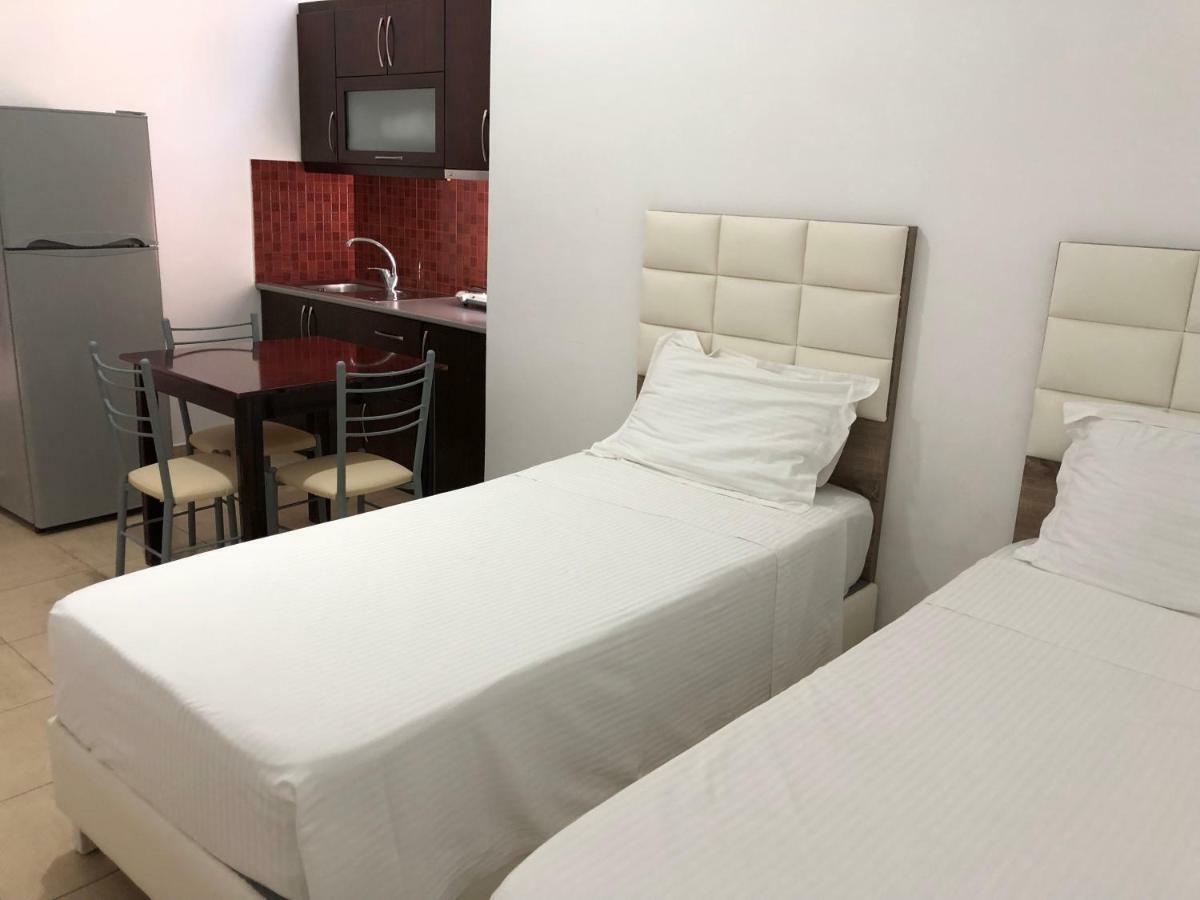 Hotel Alina Саранда Экстерьер фото